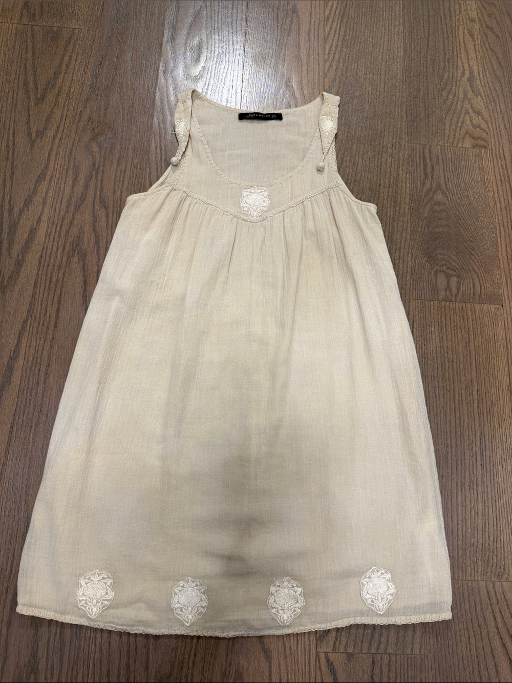 Woman’s zara Cream Embroidered sleeveless Cotton Dress medium